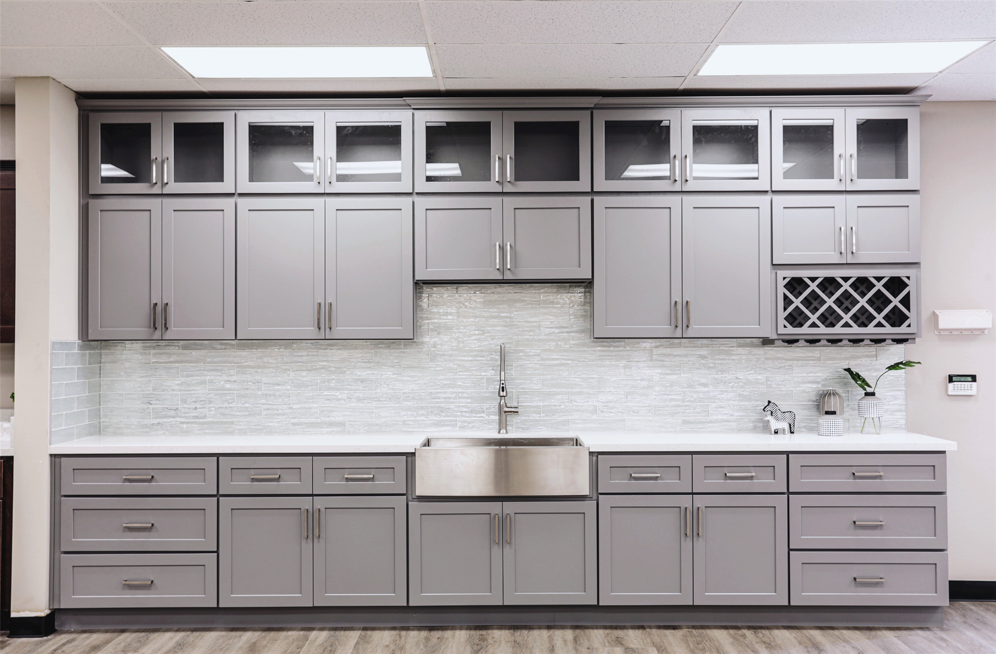 grey shaker cabinets kitchen        <h3 class=