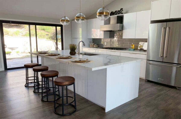 High Gloss White European-style kitchen cabinets.
